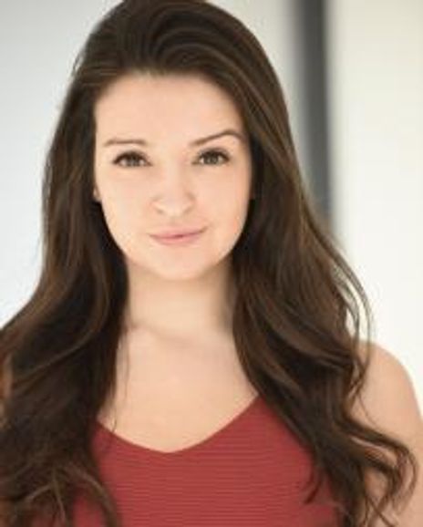 Michaela Groth Headshot