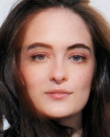 Zoë Van Tieghem Headshot