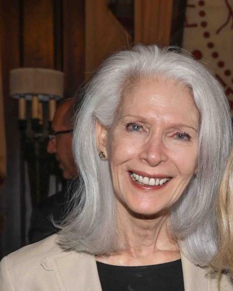 Nancy Ozelli Headshot