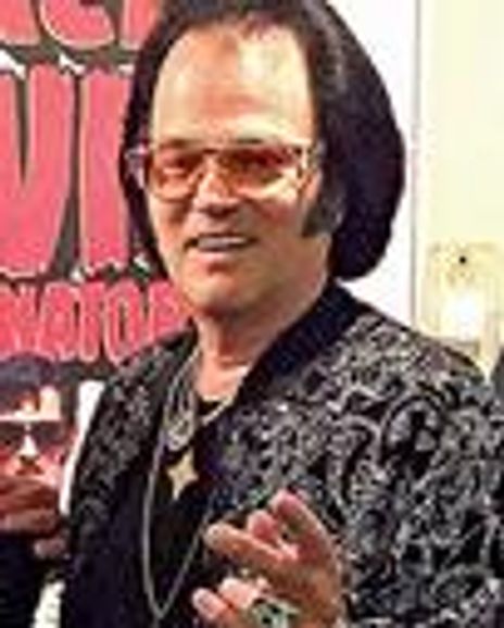 Lee Elvis Headshot