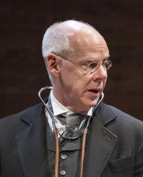 Oliver Dennis Headshot