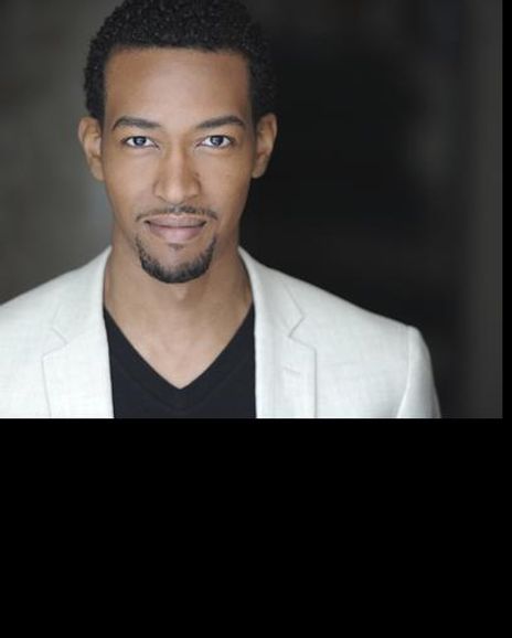 Aaron Moss Headshot