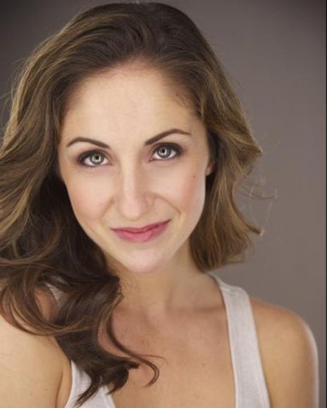 Jennifer Molly Bell Headshot