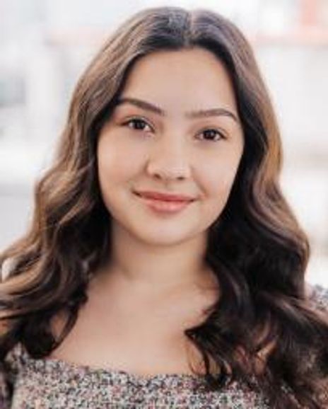 Gabriella Uhl Headshot