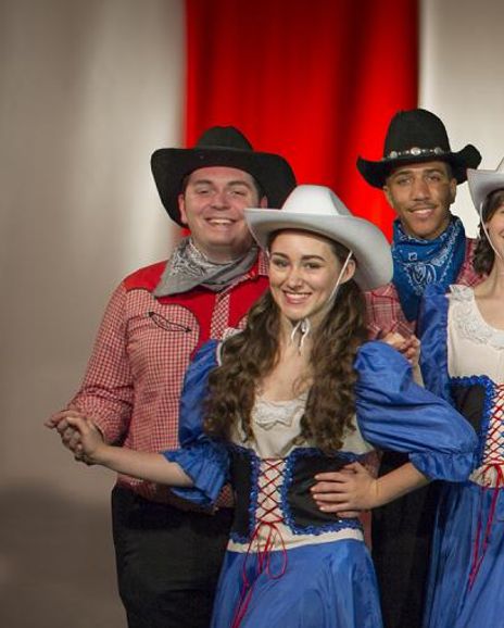 Mary Ellen Molnar Headshot