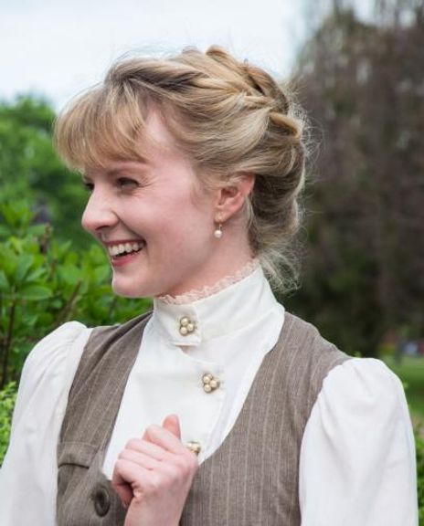 Robyn Rae Stype Headshot