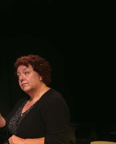 Betsy Barry Headshot