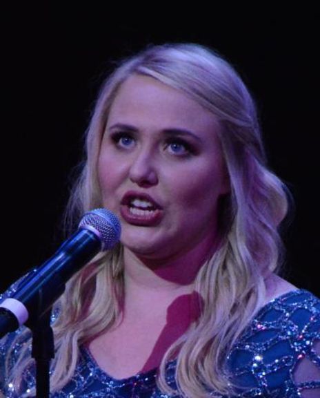 Lauren Kolas Headshot