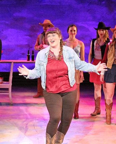 Helen Regula Headshot