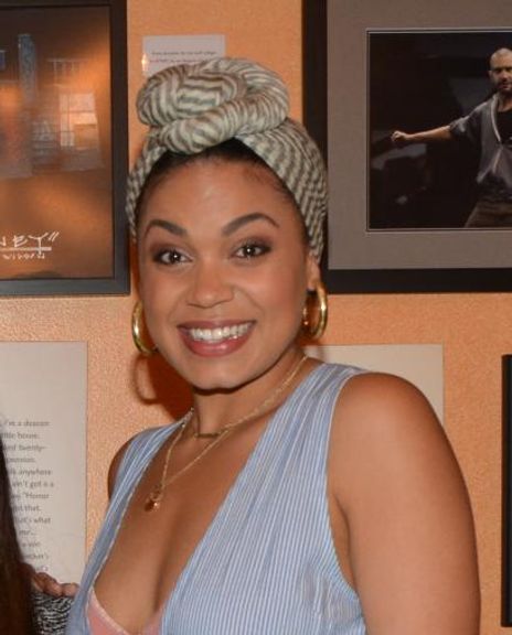 Dina Jawetz Headshot