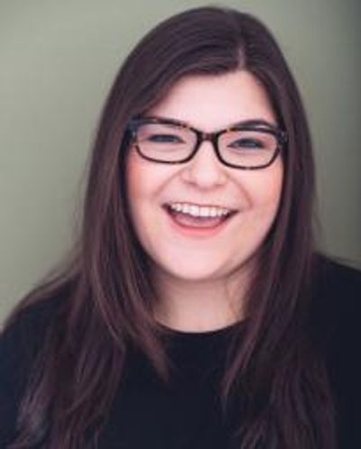 Ellie Handel Headshot