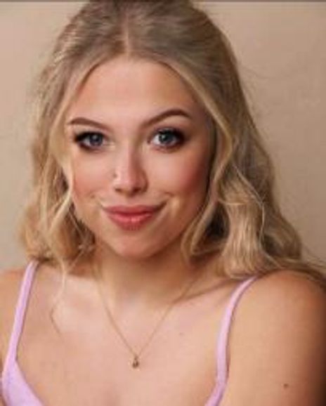 Sophie Mings Headshot