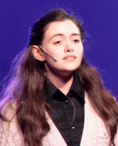 Grace Collender Headshot