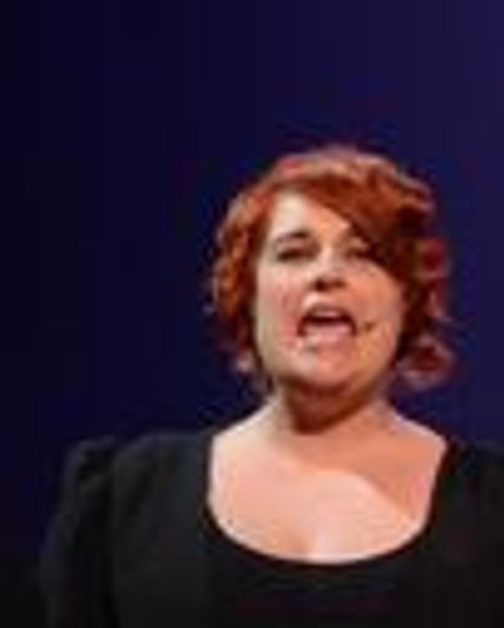Donna Roche Headshot