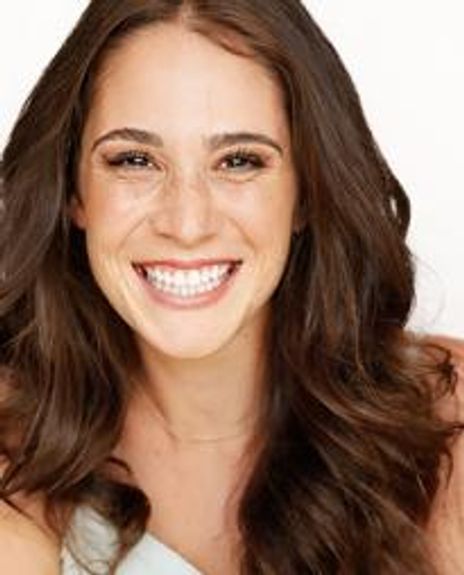 Sarah Hinrichsen Headshot