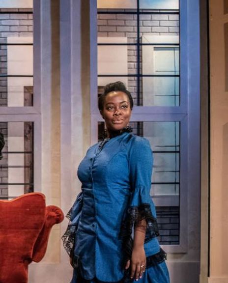 Ernaisja Curry Headshot