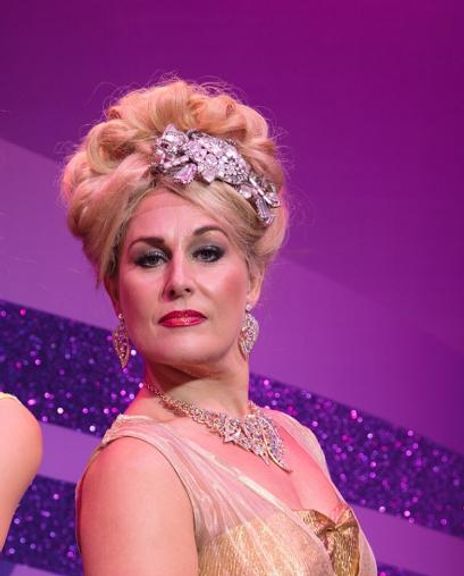 Aimee Moore Headshot