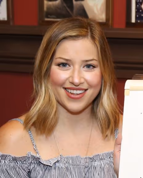 Meghan Woollard Headshot