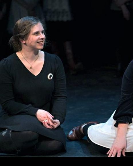 Holly Robison Headshot