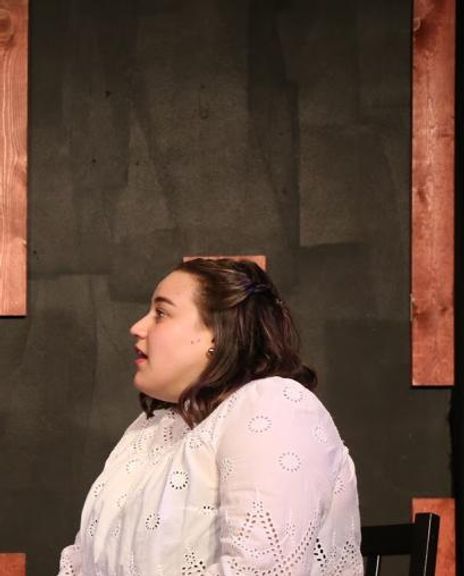 Robin Hellmann Headshot