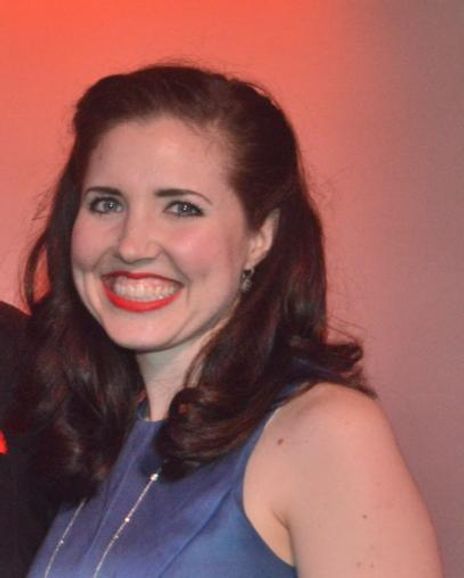 Emily Ellet Headshot