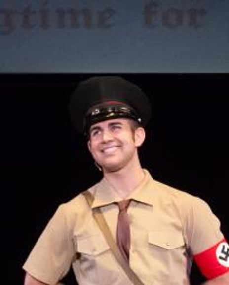 Taylor Avazpour Headshot