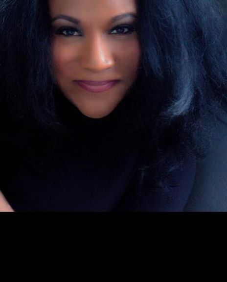 Angela L Owens Headshot