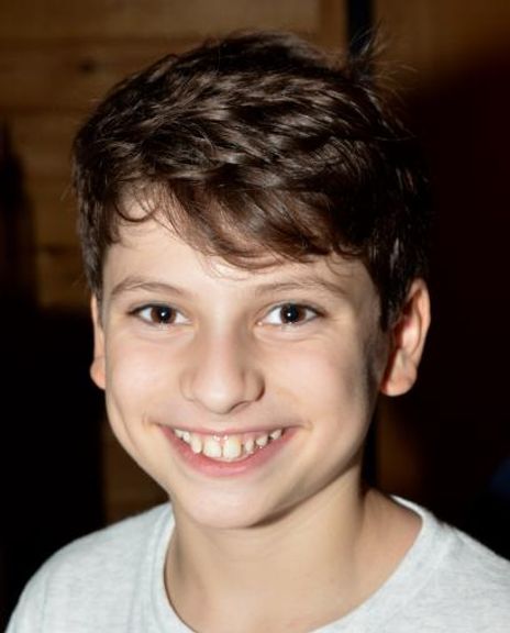 Zachary Zwelling Headshot