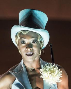 Leisha Mollyneaux Headshot