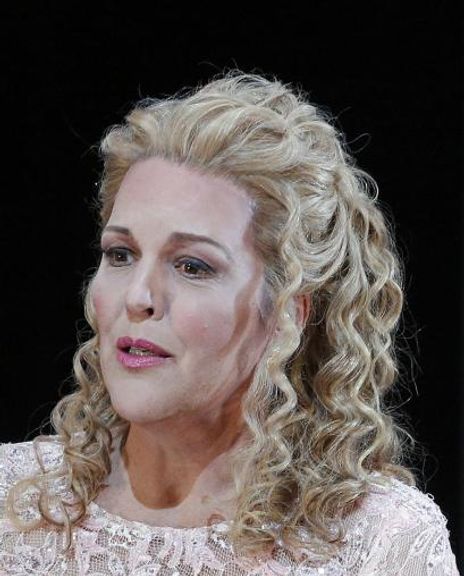 Adrianne Pieczonka Headshot