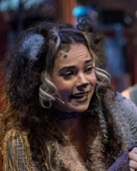 Amanda Leigh Jerry Headshot