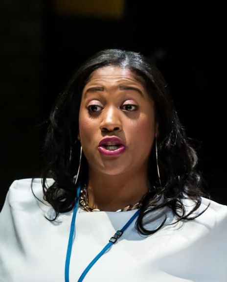 Emma Dennis-Edwards Headshot