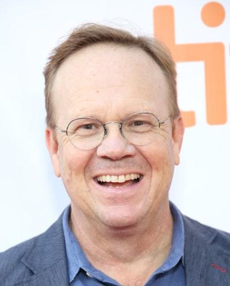 Peter Mackenzie Headshot