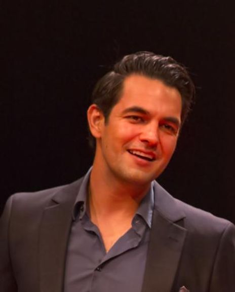 Joseph Valdez Headshot