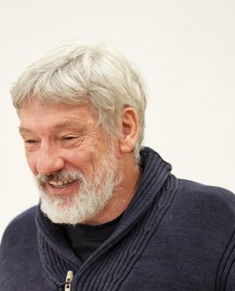 Simon Armstrong Headshot