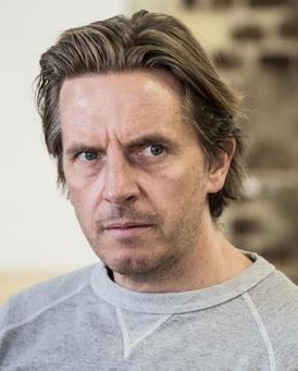 Oliver Ryan Headshot