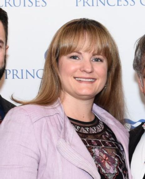 Denise Saviss Headshot