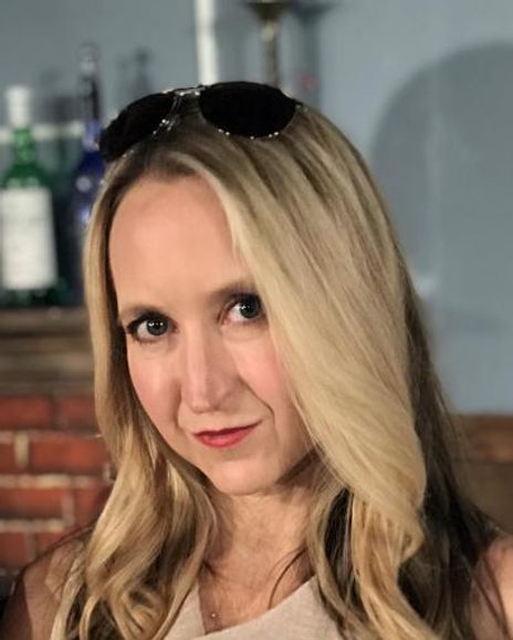 Amanda Blattne Headshot