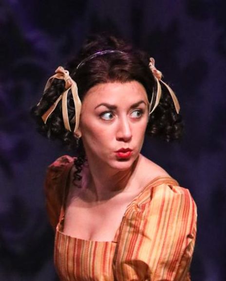 Sarah Keyes Headshot