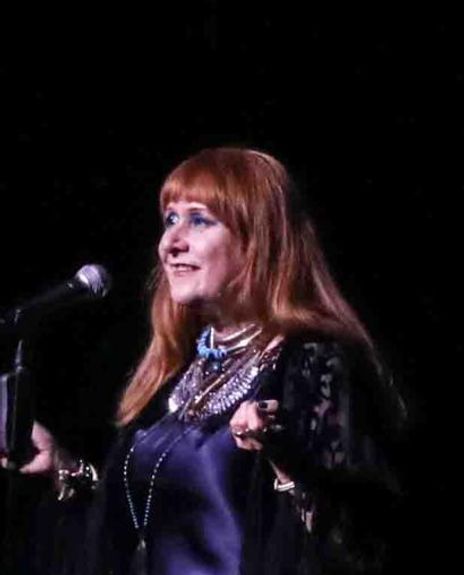 Carol Lipnik Headshot