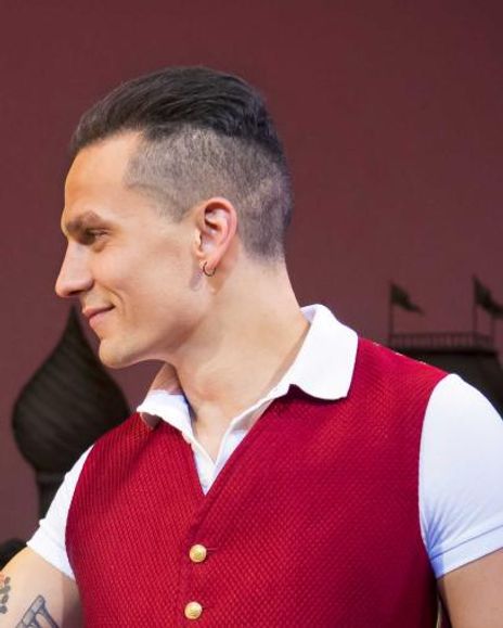 Aaron Sidwel Headshot