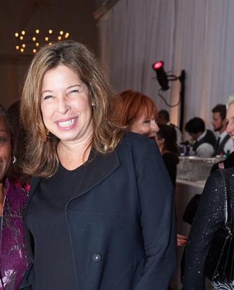 Anne Pasternak Headshot