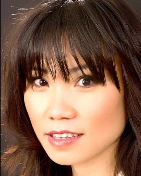Julie Pham Headshot