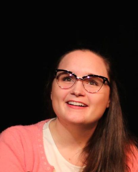 Angela Horn Headshot