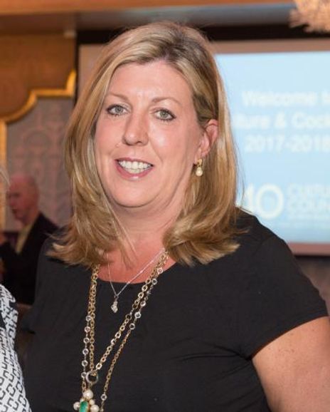 Catherine Applegate Headshot