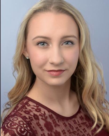 Carly Ameling Headshot