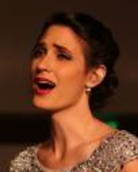 Julia Metry Headshot