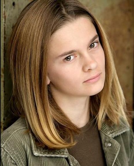 Mia Giraudon Headshot