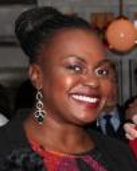 Leslie Waller Headshot