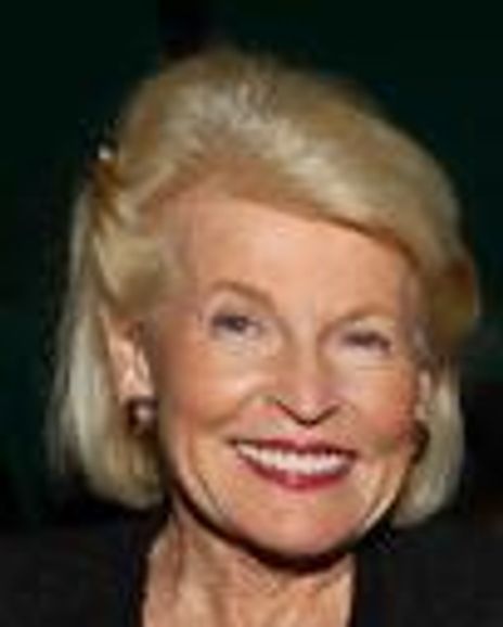 Caroline McKenzie Headshot